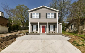 Third Street Retreat-Walking 2 blocks to Downtown 12 guests!